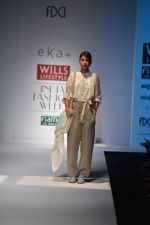 Model walk the ramp for Eka Show on wills day 2 on 9th Oct 2014 (70)_54367a29cca72.JPG