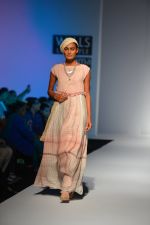 Model walk the ramp for Eka Show on wills day 2 on 9th Oct 2014 (78)_54367a3363466.JPG
