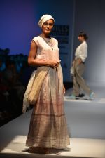 Model walk the ramp for Eka Show on wills day 2 on 9th Oct 2014 (83)_54367a3a29280.JPG