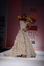 Model walk the ramp for Samant Chauhan Show on wills day 2 on 9th Oct 2014 (145)_54367d4fc773a.JPG