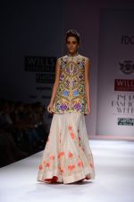 Model walk the ramp for Samant Chauhan Show on wills day 2 on 9th Oct 2014 (61)_54367cdec359e.JPG