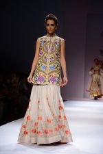 Model walk the ramp for Samant Chauhan Show on wills day 2 on 9th Oct 2014 (62)_54367ce080ddd.JPG