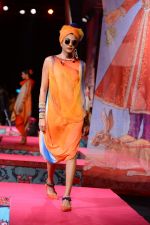 Model walk the ramp for Tarun Tahiliani Show on wills day 1 on 8th Oct 2014 (26)_5436161ea0f0d.JPG