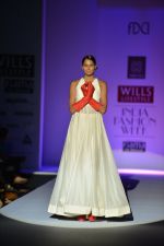 Model walk the ramp for Virtues Show on wills day 2 on 9th Oct 2014 (8)_54367cbe95fe2.JPG