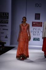 Model walk the ramp for Virtues Show on wills day 2 on 9th Oct 2014 (92)_54367d33f2107.JPG