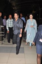 Sachin Tendulkar snapped with wife at the airport on 8th Oct 2014 (2)_543620555c7d7.JPG