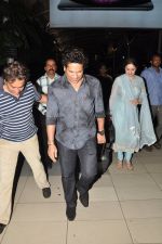 Sachin Tendulkar snapped with wife at the airport on 8th Oct 2014 (3)_543620589e554.JPG