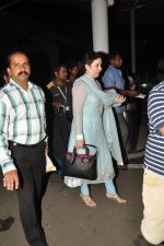 Sachin Tendulkar snapped with wife at the airport on 8th Oct 2014 (6)_54362061e311a.JPG