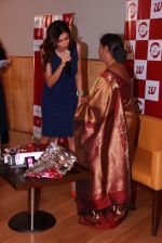 Sushmita Sen at Beauty at your fingertips book launch by Nirmala Shetty in Mumbai on 8th Oct 2014 (25)_54362772df588.jpg
