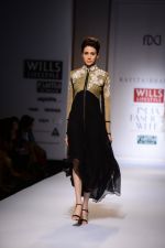 Model walk the ramp for Kavita Bhartia Show on wills day 2 on 9th Oct 2014.  (192)_543748f8433a8.JPG