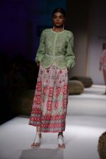 Model walk the ramp for Payal Pratap Show on wills day 2 on 9th Oct 2014 (46)_54376f76d337e.JPG