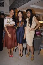 Sonakshi Sinha, Twinkle Khanna at Laila Singh showcases her new collection at Twinkle Khanna_s Store The White Window in Mumbai on 9th Oct 2014 (30)_54377cba10227.JPG