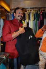 Vivek Oberoi at Kirti rathore store launch in Mumbai on 14th Oct 2014 (90)_543e199b942c6.JPG