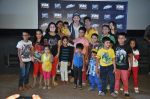 Hrithik Roshan graces special Bang Bang show for Kids in Mumbai on 16th Oct 2014 (27)_544117fdcb428.JPG