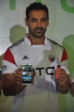 John Abraham at HTC Mobile launch on 17th Oct 2014 (100)_54439eed9cd09.JPG