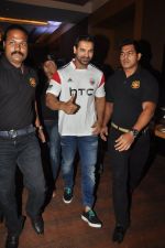 John Abraham at HTC Mobile launch on 17th Oct 2014 (106)_54439ef4ed081.JPG