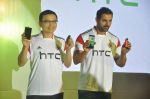 John Abraham at HTC Mobile launch on 17th Oct 2014 (17)_54439e55afdf0.JPG