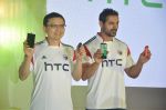John Abraham at HTC Mobile launch on 17th Oct 2014 (19)_54439e589f5aa.JPG