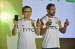 John Abraham at HTC Mobile launch on 17th Oct 2014 (21)_54439e5c6a25b.JPG