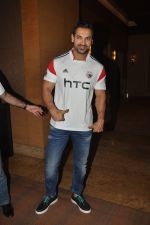 John Abraham at HTC Mobile launch on 17th Oct 2014 (3)_54439e46bb6f9.JPG