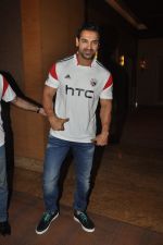 John Abraham at HTC Mobile launch on 17th Oct 2014 (4)_54439e481c95a.JPG