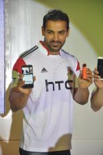 John Abraham at HTC Mobile launch on 17th Oct 2014 (41)_54439e75dd3a5.JPG