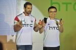 John Abraham at HTC Mobile launch on 17th Oct 2014 (52)_54439e8a679b1.JPG