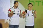 John Abraham at HTC Mobile launch on 17th Oct 2014 (53)_54439e8bb8686.JPG