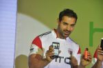 John Abraham at HTC Mobile launch on 17th Oct 2014 (60)_54439ea0878f7.JPG
