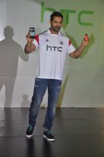 John Abraham at HTC Mobile launch on 17th Oct 2014 (61)_54439ea46676e.JPG