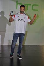 John Abraham at HTC Mobile launch on 17th Oct 2014 (62)_54439ea86175e.JPG