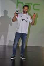 John Abraham at HTC Mobile launch on 17th Oct 2014 (64)_54439ead81827.JPG