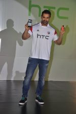 John Abraham at HTC Mobile launch on 17th Oct 2014 (65)_54439eb08d8e3.JPG