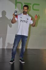 John Abraham at HTC Mobile launch on 17th Oct 2014 (66)_54439eb4288da.JPG