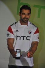 John Abraham at HTC Mobile launch on 17th Oct 2014 (77)_54439ed01964a.JPG