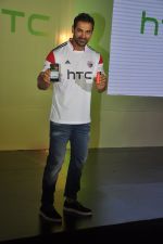 John Abraham at HTC Mobile launch on 17th Oct 2014 (85)_54439edb1dbd6.JPG