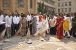Nita Ambani at Cleanliness drive in byculla on 18th Oct 2014 (19)_5443c18166336.JPG