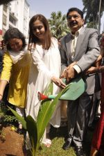 Nita Ambani at Cleanliness drive in byculla on 18th Oct 2014 (39)_5443c19c37171.JPG