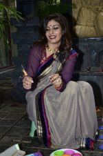 Raveena Tandon celebrates Diwali in Mumbai on 18th Oct 2014 (83)_5443c171b66fc.JPG