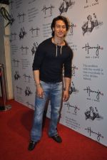 Tiger Shroff at Harry_s launch in Mumbai on 17th Oct 2014 (5)_54439f39d6a48.JPG
