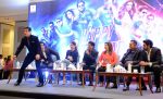 Shahrukh Khan, Deepika Padukone, Farah Khan, Boman Irani, Abhishek Bachchan, Vivaan Shah, Sonu Sood with happy new year team in delhi on 20th Oct 2014 (18)_54460030caff3.JPG