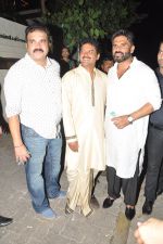 Sunil Shetty snapped at Vardan Aashirwad House Party in Mumbai on 20th Oct 2014 (10)_5445fde3b4033.JPG