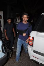 Hrithik Roshan snapped in Bandra on 21st Oct 2014 (2)_5447a8d1d0a37.JPG