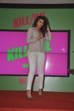 Parineeti Chopra celebrates her birthday at Kill Dil Song Launch in Mumbai on 22nd Oct 2014 (3)_5448e882d55a2.JPG