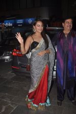 Shatrughan Sinha, Sonakshi Sinha at Amitabh Bachchan and family celebrate Diwali in style on 23rd Oct 2014 (197)_544a4a0e0ce5e.JPG