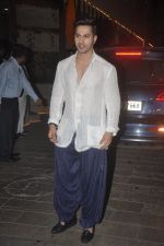 Varun Dhawan at Amitabh Bachchan and family celebrate Diwali in style on 23rd Oct 2014 (220)_544a4b27864ca.JPG