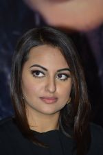 Sonakshi Sinha promote Action Jackson on the sets of KBC on 27th Oct 2014 (14)_544f5bf10de91.JPG
