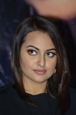 Sonakshi Sinha promote Action Jackson on the sets of KBC on 27th Oct 2014 (15)_544f5bf2107ef.JPG