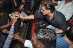 Shahrukh Khan with Team of Happy New Year visits Gaiety Cinema in Mumbai on 28th Oct 2014 (21)_545096018321b.JPG