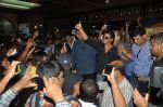 Shahrukh Khan with Team of Happy New Year visits Gaiety Cinema in Mumbai on 28th Oct 2014 (47)_54509602aedf4.JPG